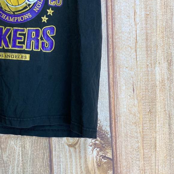 ➡️2020 Los Angeles Lakers Champions Tee #23 James Size Medium - Picture 5 of 10